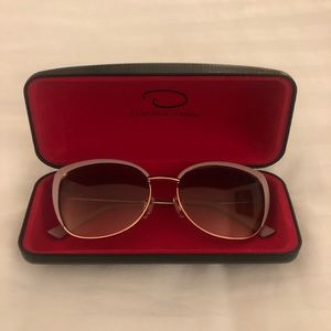 NWOT O by Oscar de la Renta Catty Metal Sunglasses